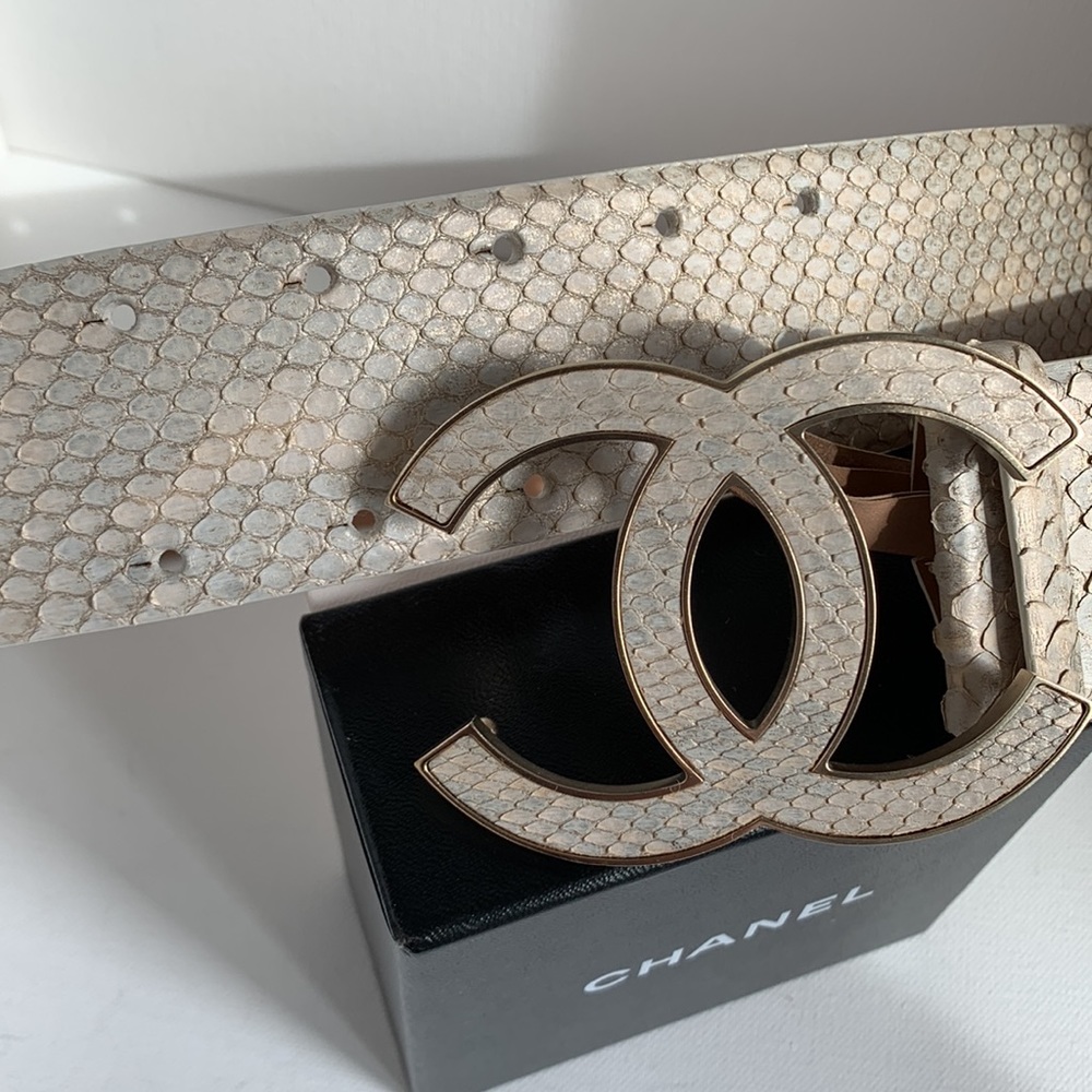 ⭐️ CHANEL Belt RARE Iridescent Python Leather Matte Gold HW Y2K Huge CC Big Logo - Picture 6 of 16
